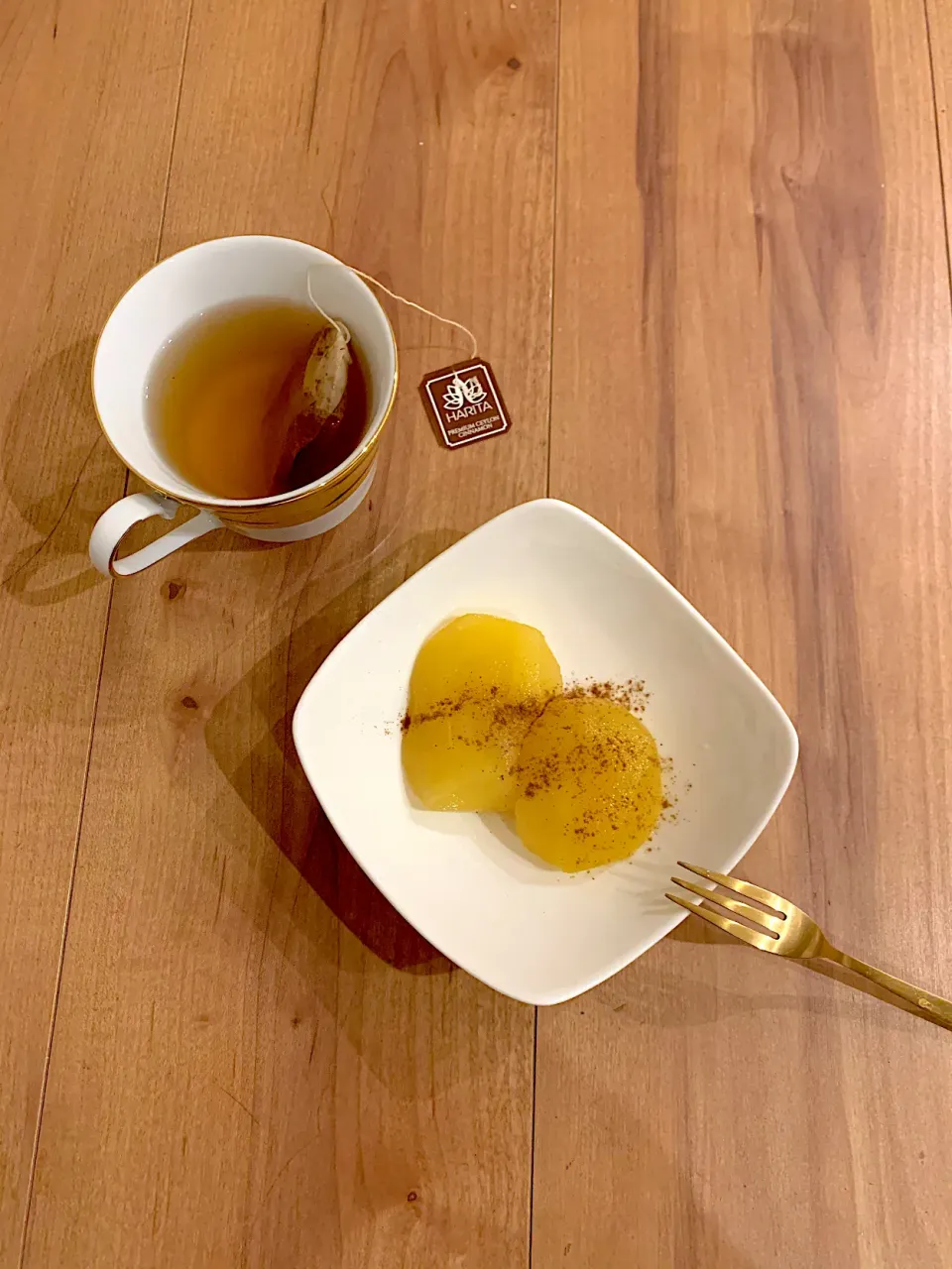 Snapdishの料理写真:煮りんごとシナモンティー|mymamaさん