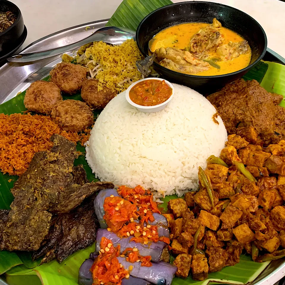 Snapdishの料理写真:Nasi ambeng @ Pu3|Ong Sor Fernさん