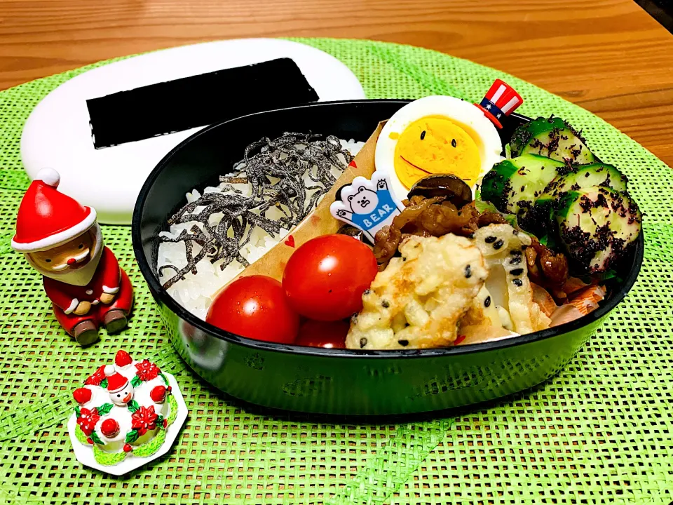 娘のお弁当　豚肉としめじのオイスター炒め、ごま塩竹輪天、きゅうりのゆかり和え|いちごさん