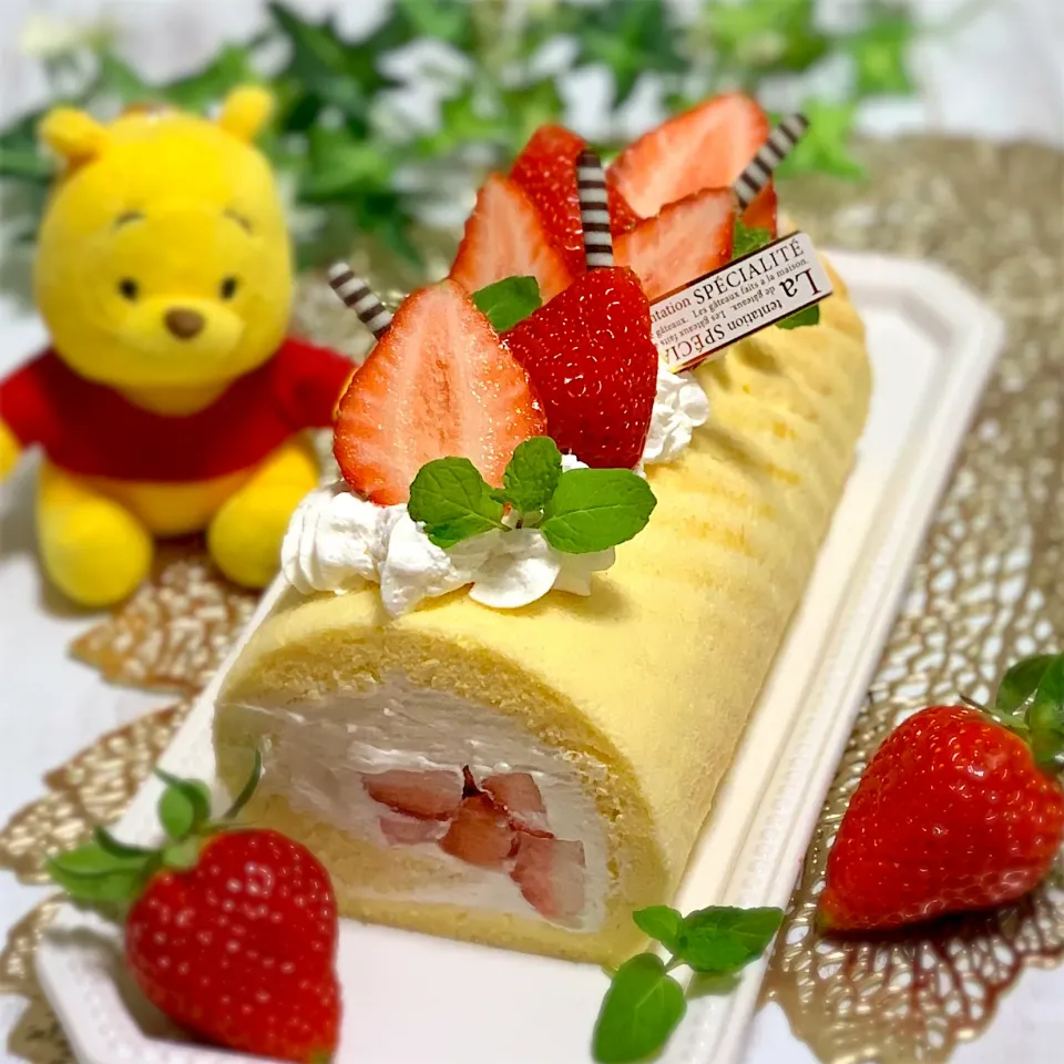 いちごのロールケーキ🍓|あゆさん