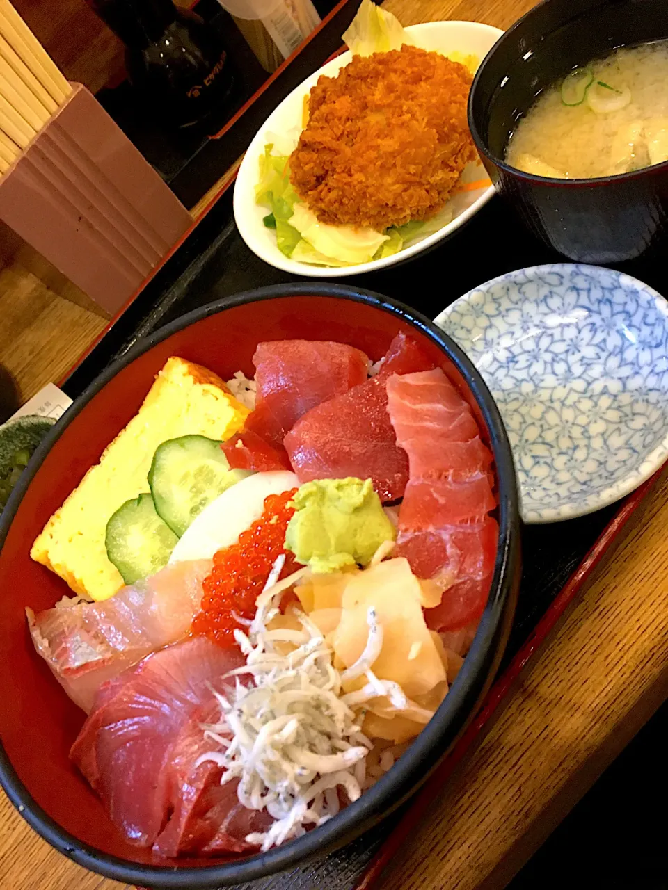 海鮮丼メンチカツ付き@湯浅(田町)|yoooochanさん