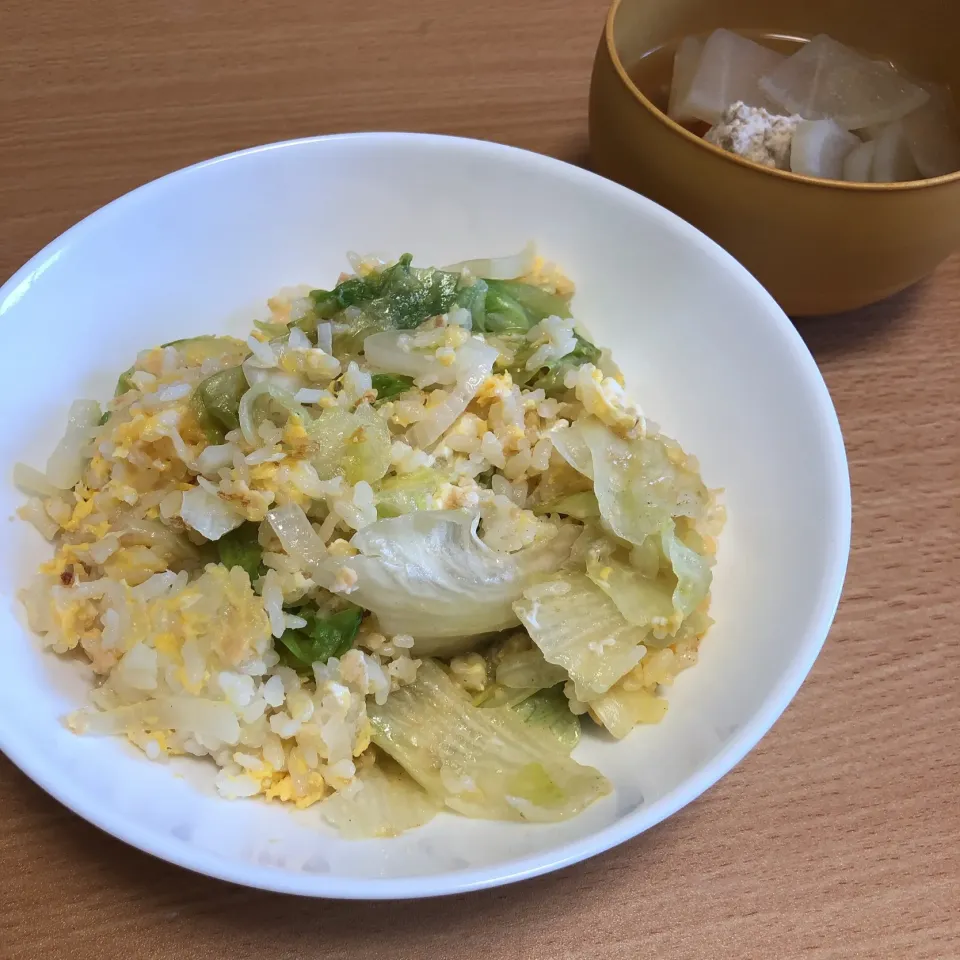 Snapdishの料理写真:鮭とレタスのチャーハン|みぃさん