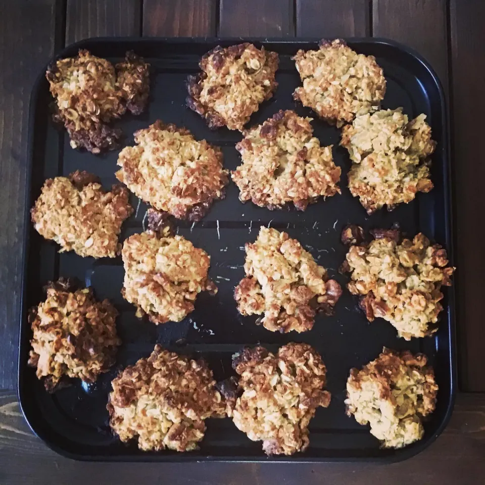 Snapdishの料理写真:オートミールとクルミのざくざくクッキー🍪「植物生まれのやさしいお菓子」📚#白崎茶会|🌿𝚌𝚑𝚎𝚛𝚗𝚘🥄さん