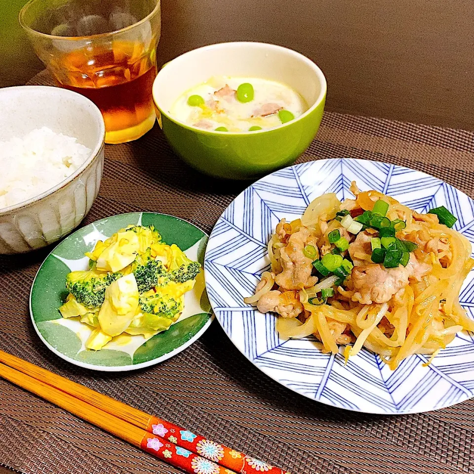 生姜焼き　白菜とベーコンのクリームスープ　ブロたまサラダ|ちぐあささん