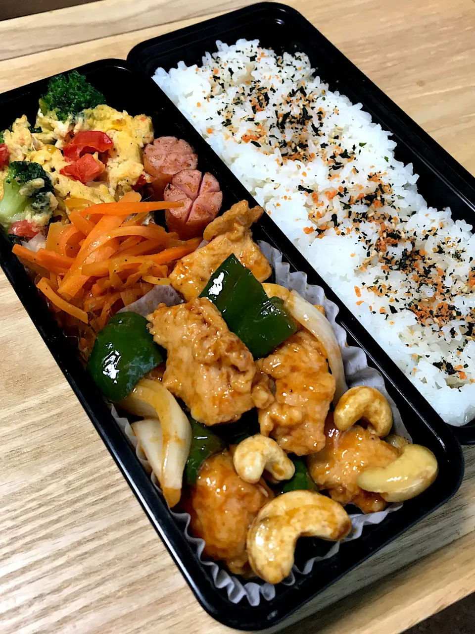 取りにのカシューナッツ炒め弁当|二キィさん