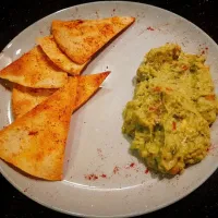 tortilla chips with guacamole|Mohammad jumahさん