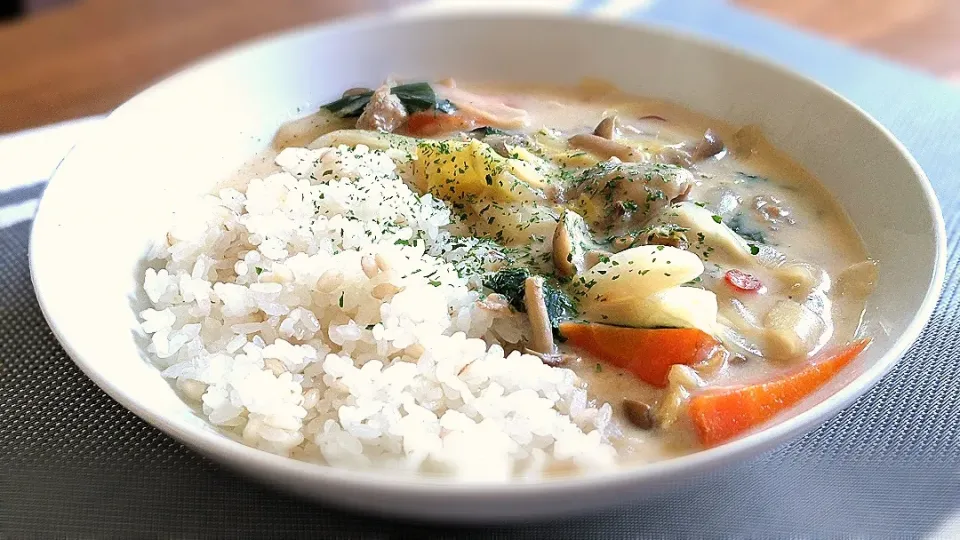 味噌ｸﾘｰﾑｼﾁｭｰ
の昼ごはん✨|kaz(*･ω･)さん