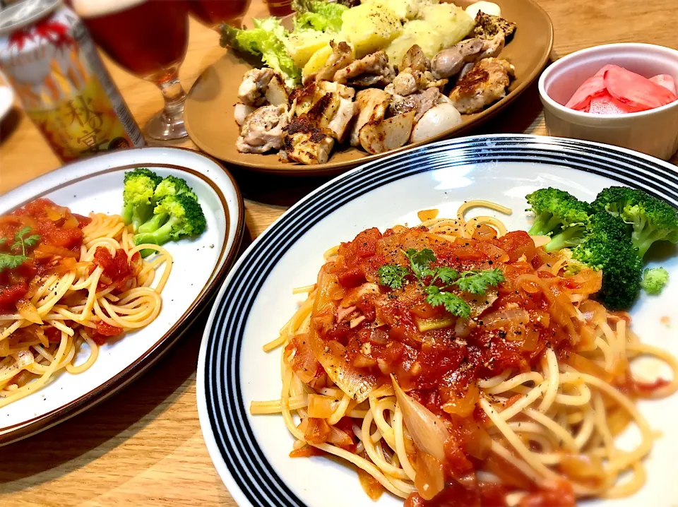 トマトパスタ　鶏もも肉とカブのソテー　粉ふき芋　赤カブのマリネ|じゅんさんさん