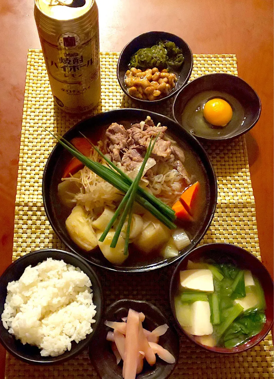 Snapdishの料理写真:Today's dinner🍴めかぶ&納豆･生卵･新生姜･肉じゃが･白飯･小松菜とお豆腐のお味噌汁|🌈Ami🍻さん