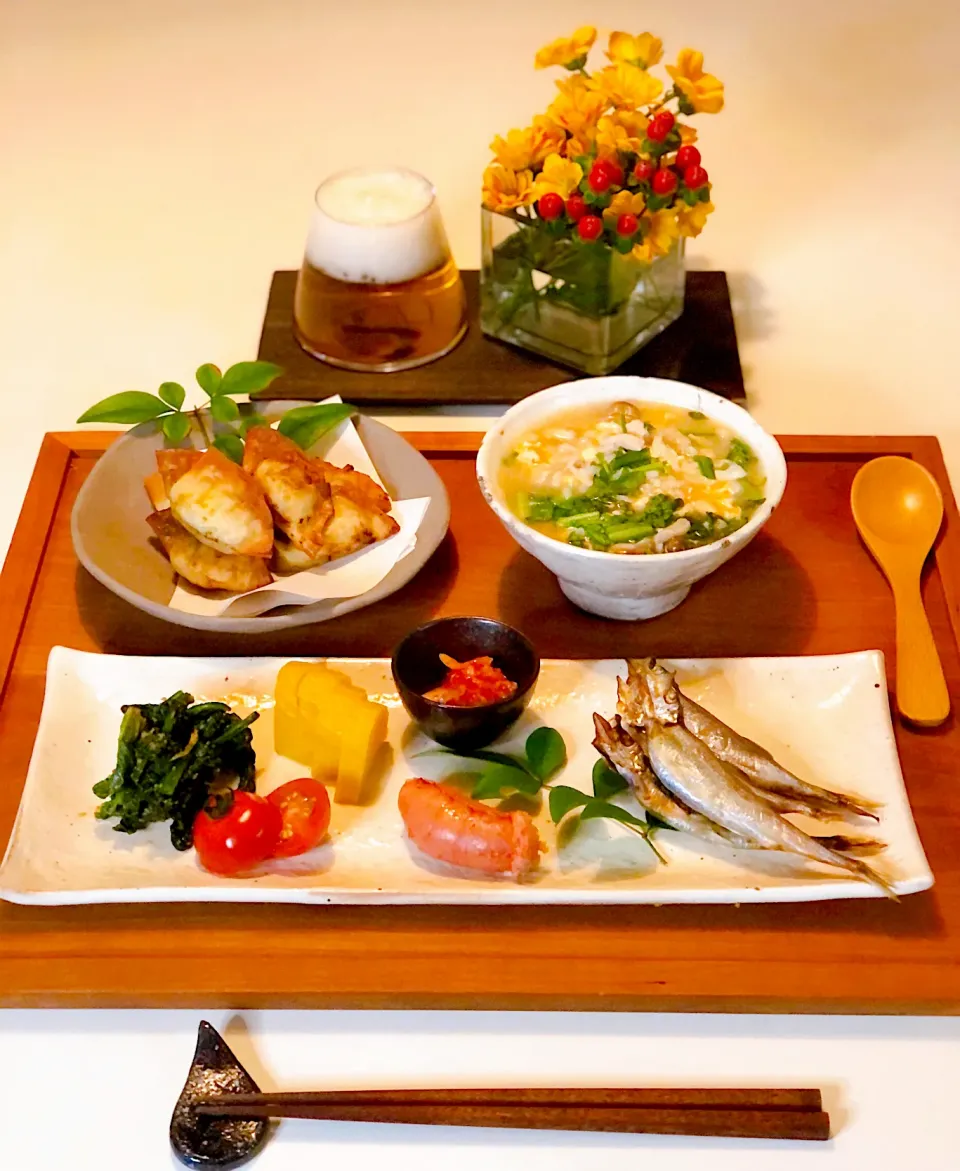 中華粥　揚げ餃子　ししゃも　焼き明太子　ほうれん草胡麻和え🍺😊|あっこさん