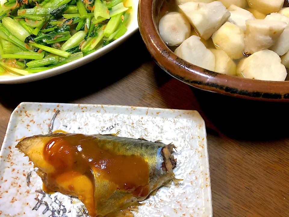 畑で採れた里芋煮物🌸サバの味噌煮🌸青菜炒め|Lilyさん