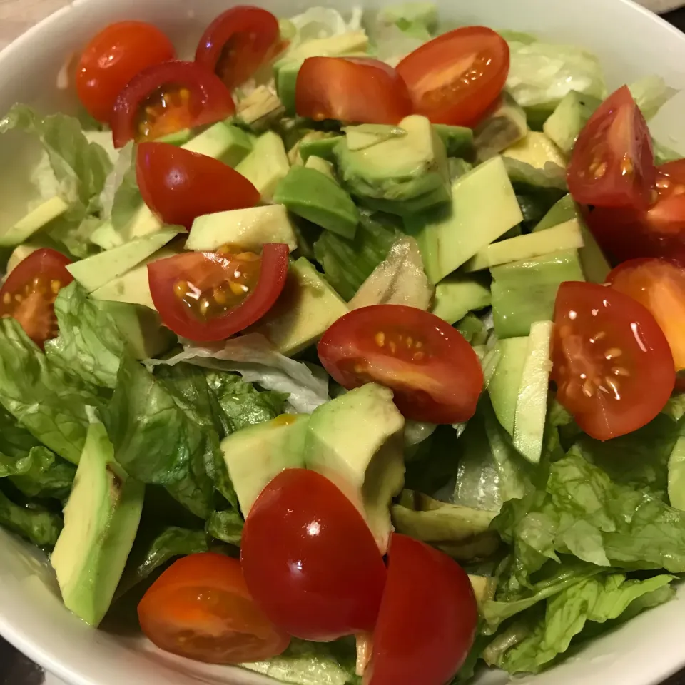 プチトマトとアボカドのサラダ🍅🥑🥗|純さん