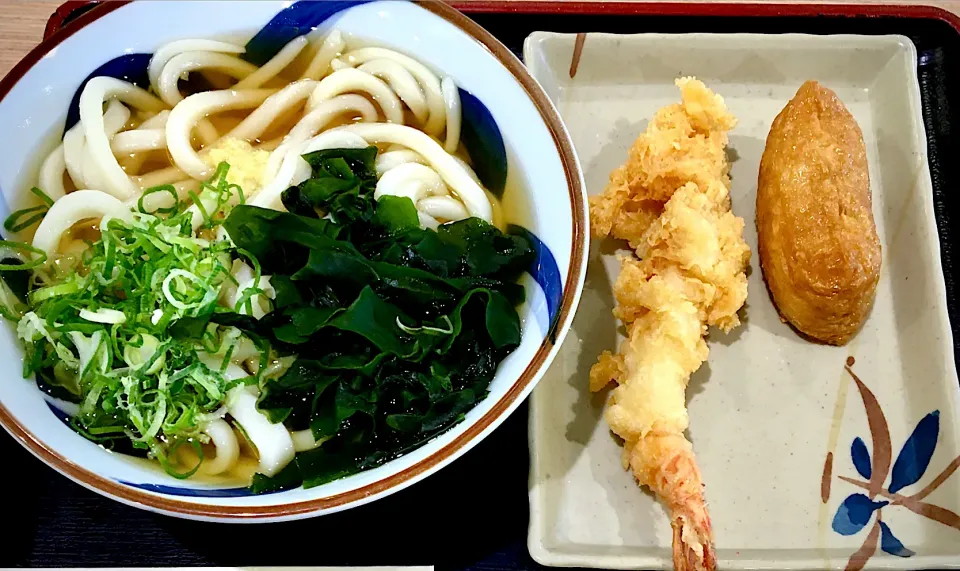 歯科メンテの後の今日のランチ              (かけうどん、エビ天ぷら、いなり)|mottoさん