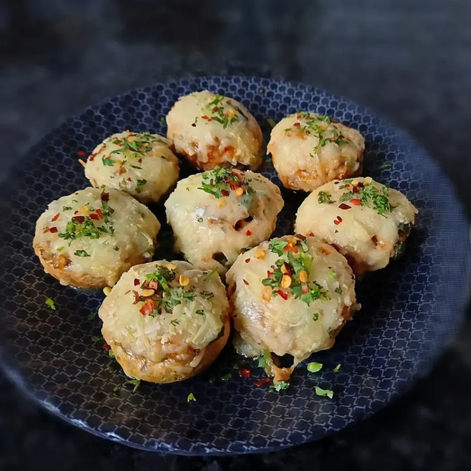 Moist and cheesy Stuffed Mushrooms
Starter recipe
checkout the link for recipe
plz like share and subscribe to our channel for more such recipes 😋🙏|Food philicさん