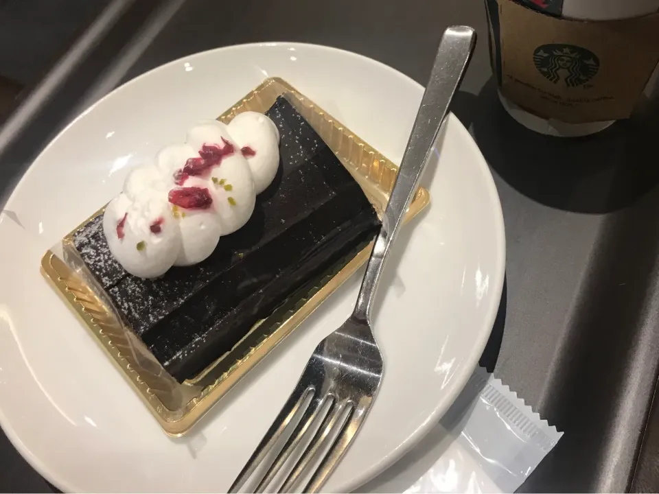 Snapdishの料理写真:スタバのブッシュドノエル|純さん