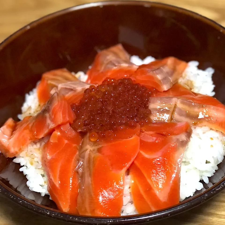 Snapdishの料理写真:☆いくらとサーモンの親子丼|まぁたんさん