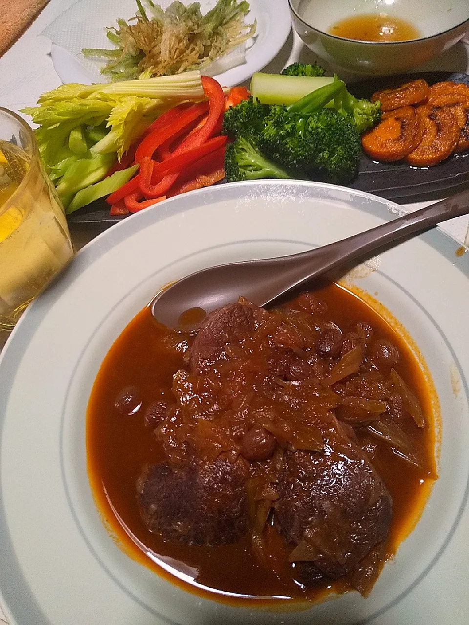 今日の晩御飯
※牛すね肉の赤ワイン煮込み
※野菜盛り
※芹の根っこの天ぷら
※ブランデーハイボール|れあMIXさん