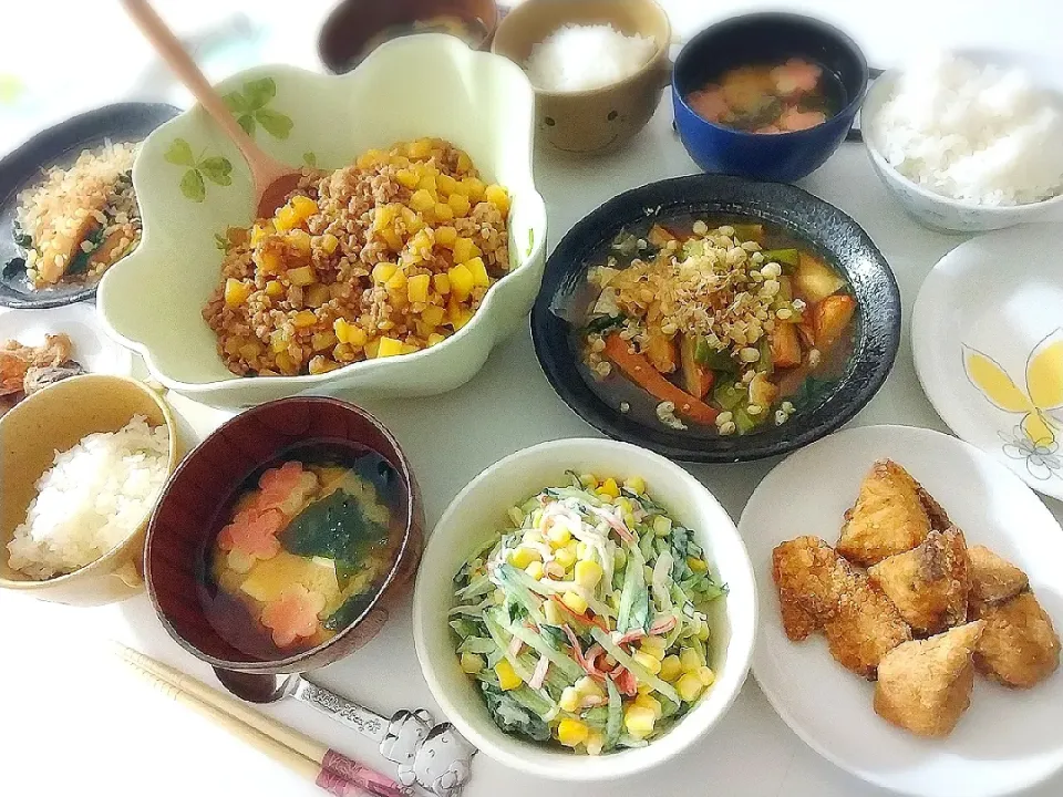 夕食(*^^*)
じゃがいもとそぼろ煮
ぶり唐揚げ
小松菜とさつま揚げのさっと煮
きゅうりとカニカマとコーンのマヨドレあえ
お味噌汁(ワカメ、豆腐、花麩)|プリン☆さん