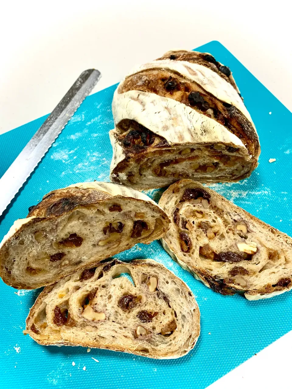 Spiced Nut & Fruit Sourdough Bread|gonbenさん