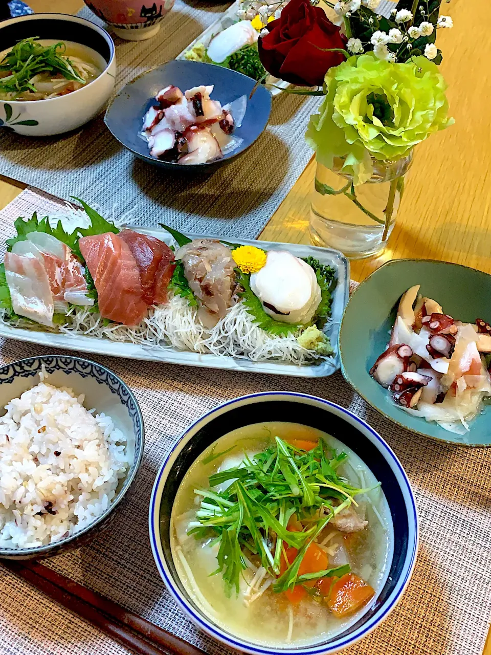 お刺身と根菜味噌汁で晩御飯|Mikaさん