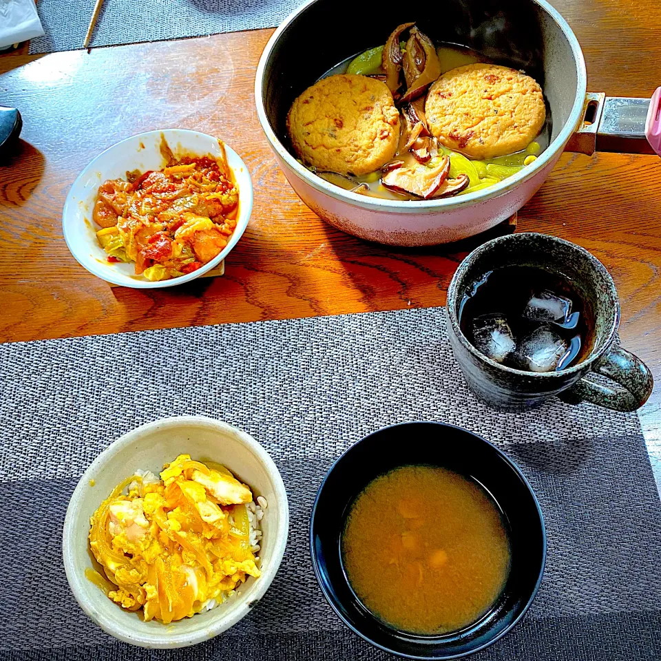 親子丼、味噌汁、がんもどき煮物、|yakinasuさん