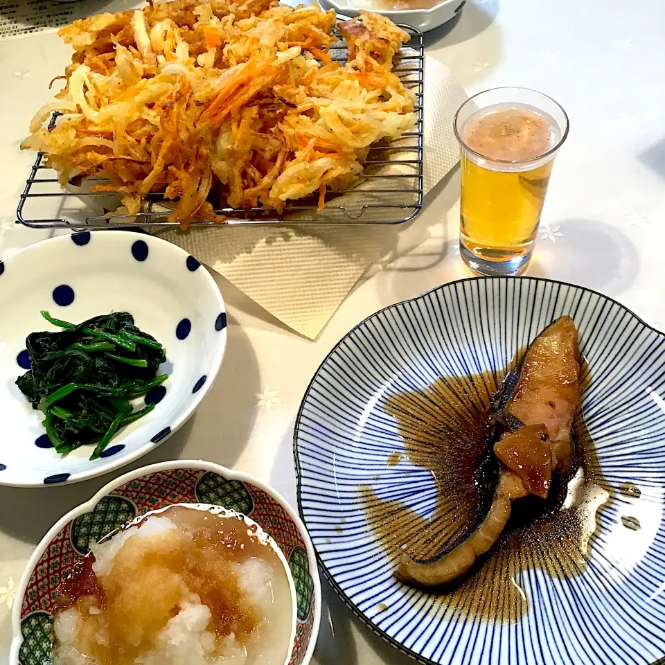 Snapdishの料理写真:玉ねぎと人参のかき揚げ|Yukikoさん