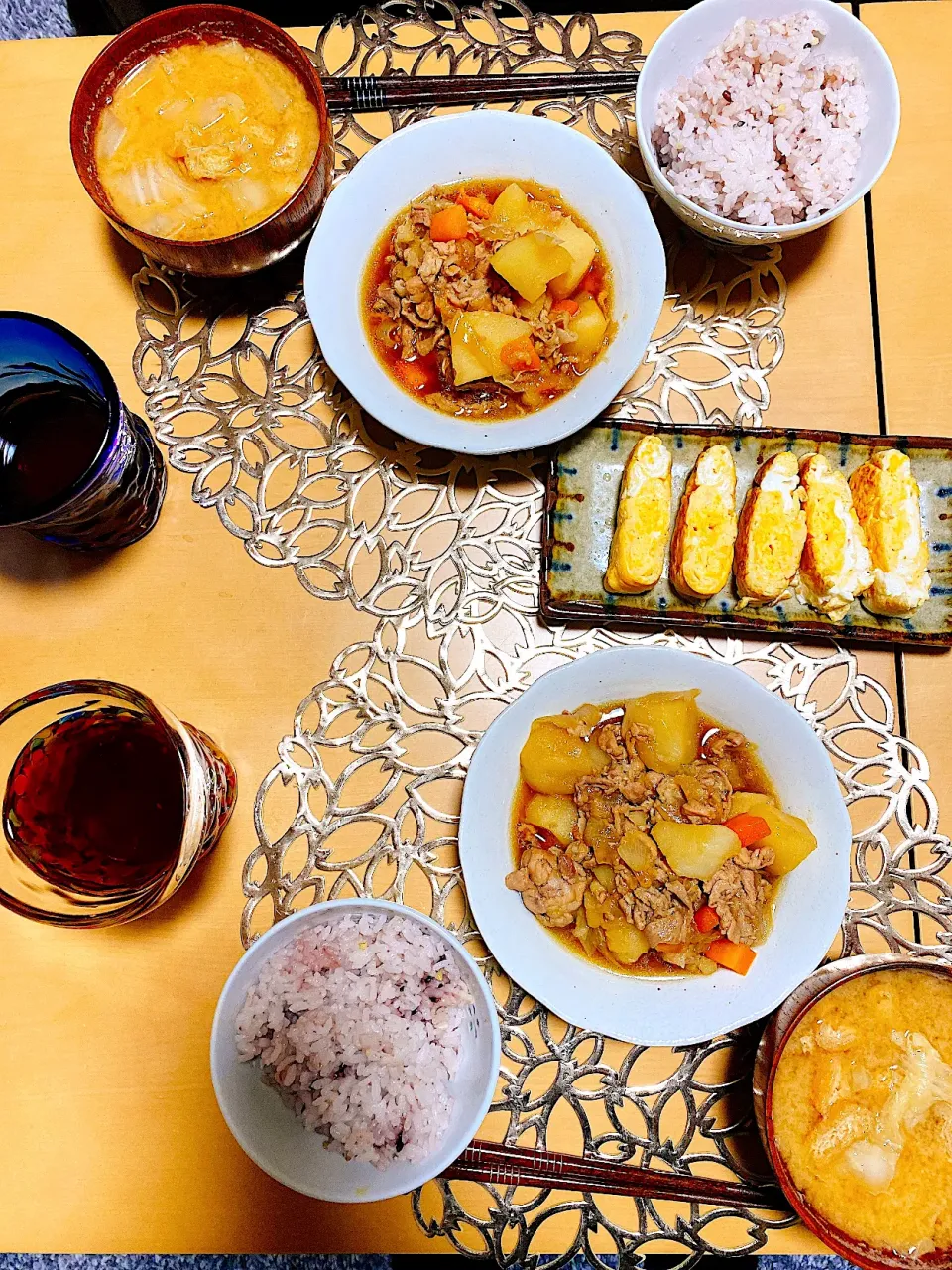 肉じゃが🥔だし巻き卵🥚白菜と油揚げのお味噌汁|まゆさん