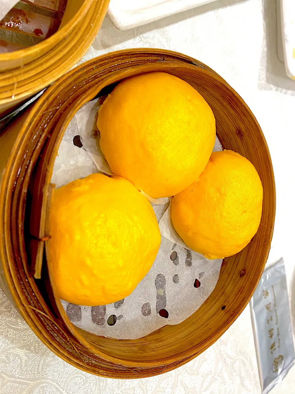 Steamed egg yolk custard buns|skyblueさん