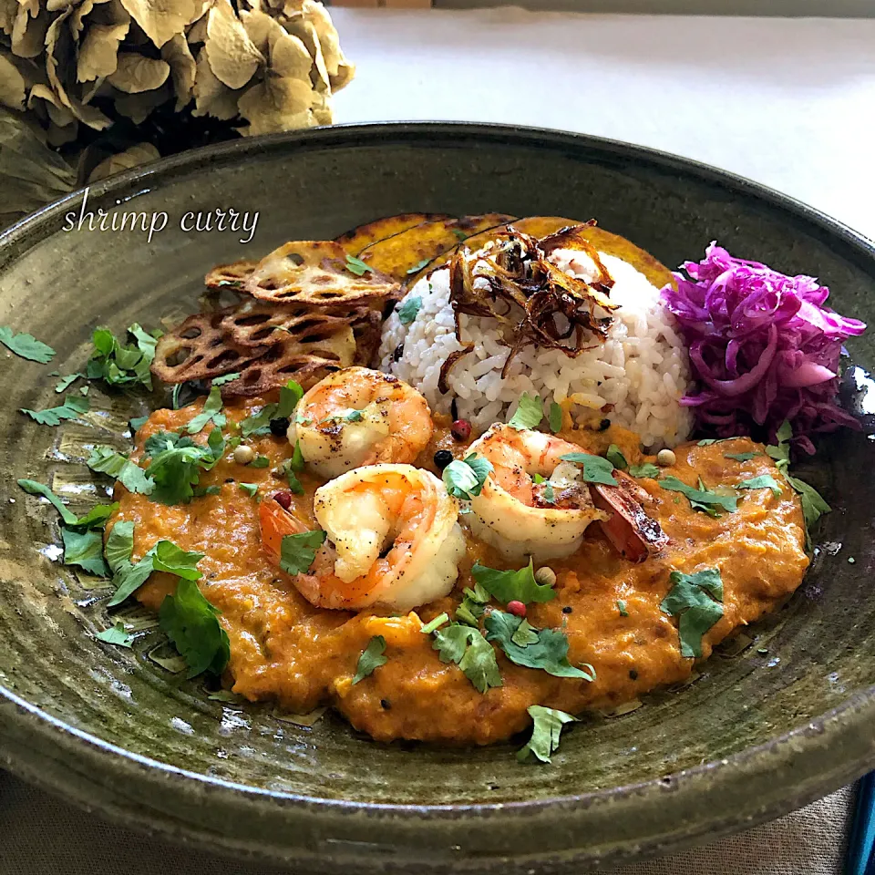 Snapdishの料理写真:いただき物のスパイスでエビカレー🦐✨|なだちいさん