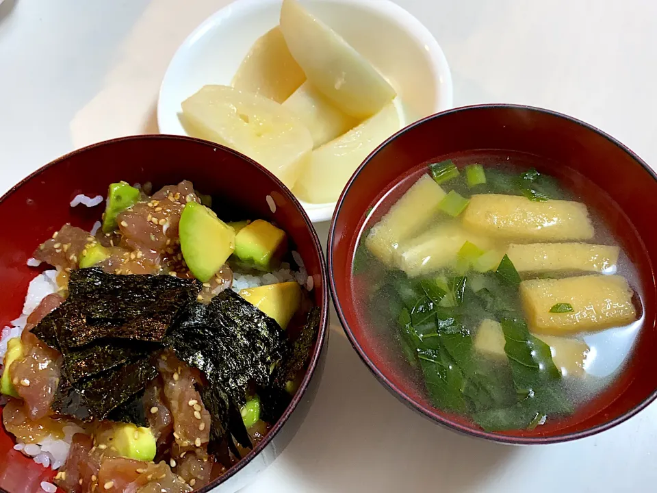 まぐろアボカド丼、蕪のブレゼ、ほうれん草とあげの味噌汁|ハンバーグうーたんさん