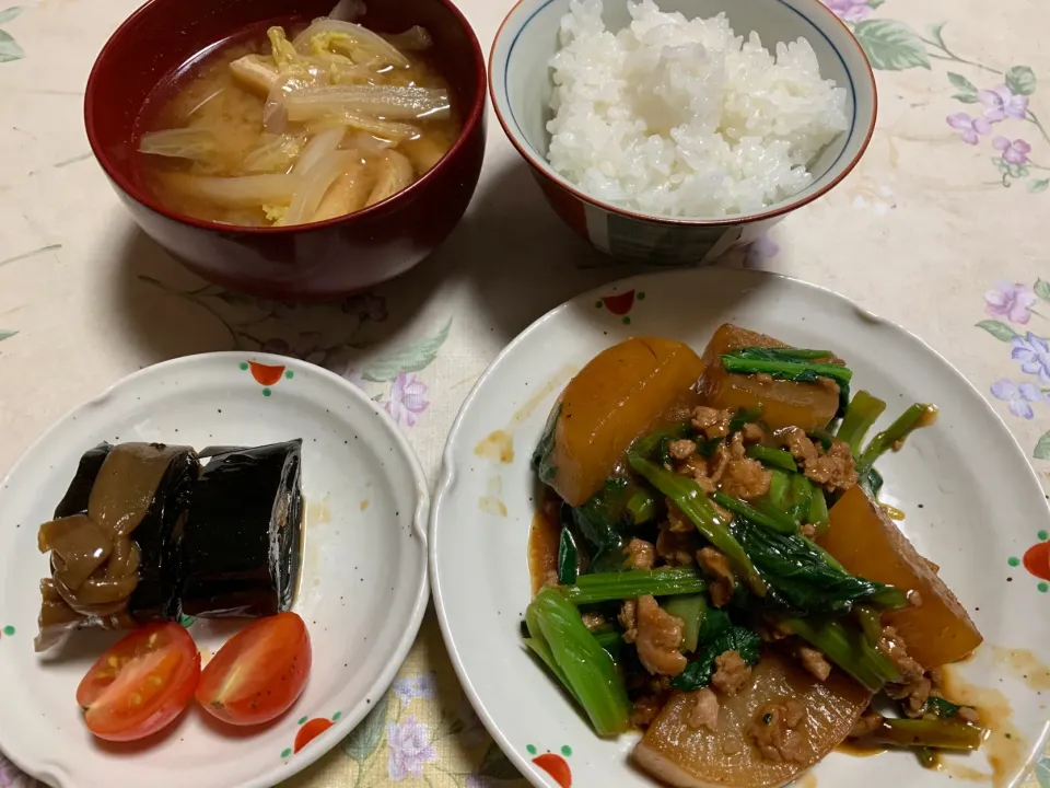 朝ごはん、肉味噌大根、昆布巻き|Isimura Hidekiさん