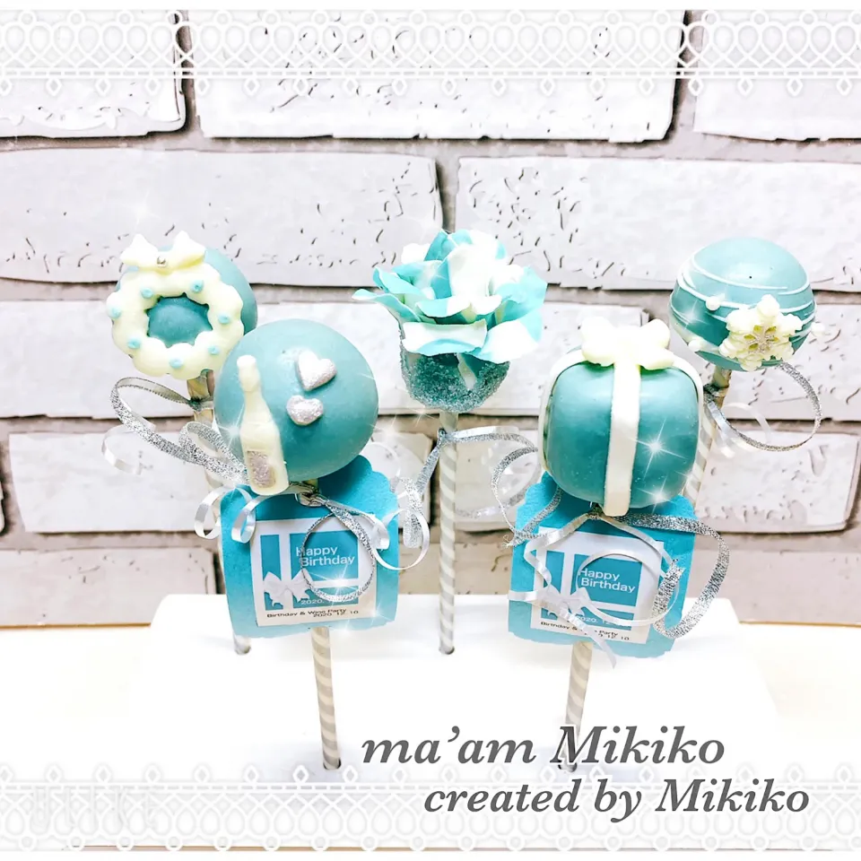 Snapdishの料理写真:Tiffany Blue cake pops|マダァムMikikoさん