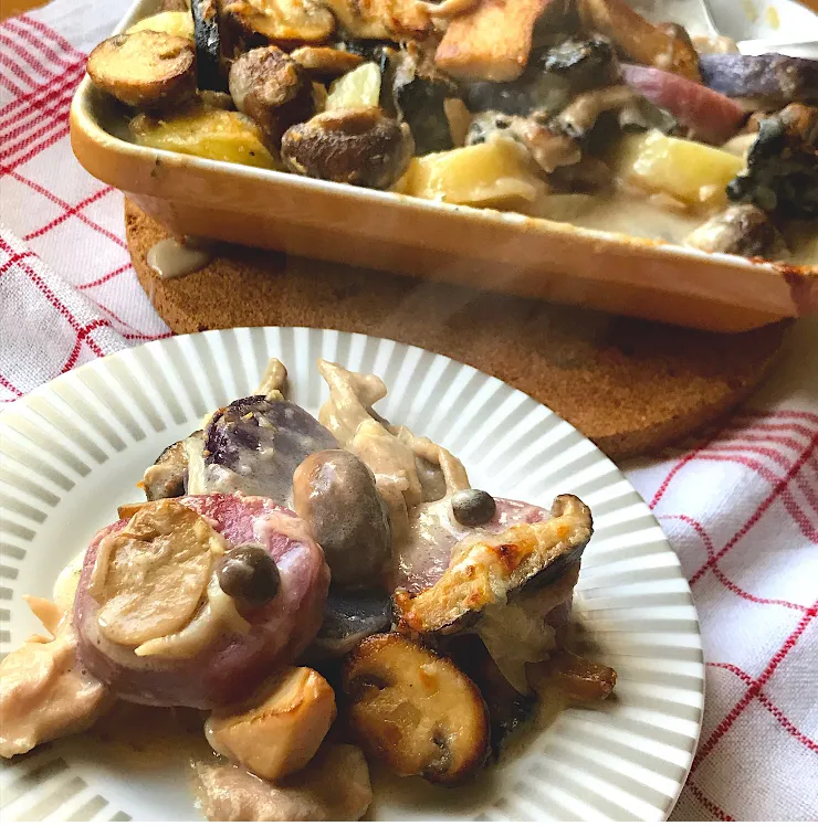 🥔🍄いつかの鶏フリカッセをリメイク🐓じゃがいもと きのこゴロンゴロンなグラタン🥔🍄|Hollyさん