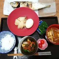 自分で釣った鬼あじを塩焼きに！他は和定食に。|nontaさん