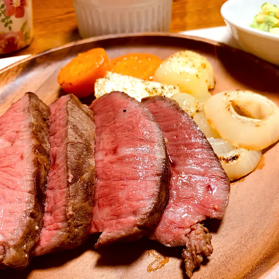 超〜柔らかい💕和牛シンタマ熟成肉の低温調理ステーキ🥩🍽|ちはるさん