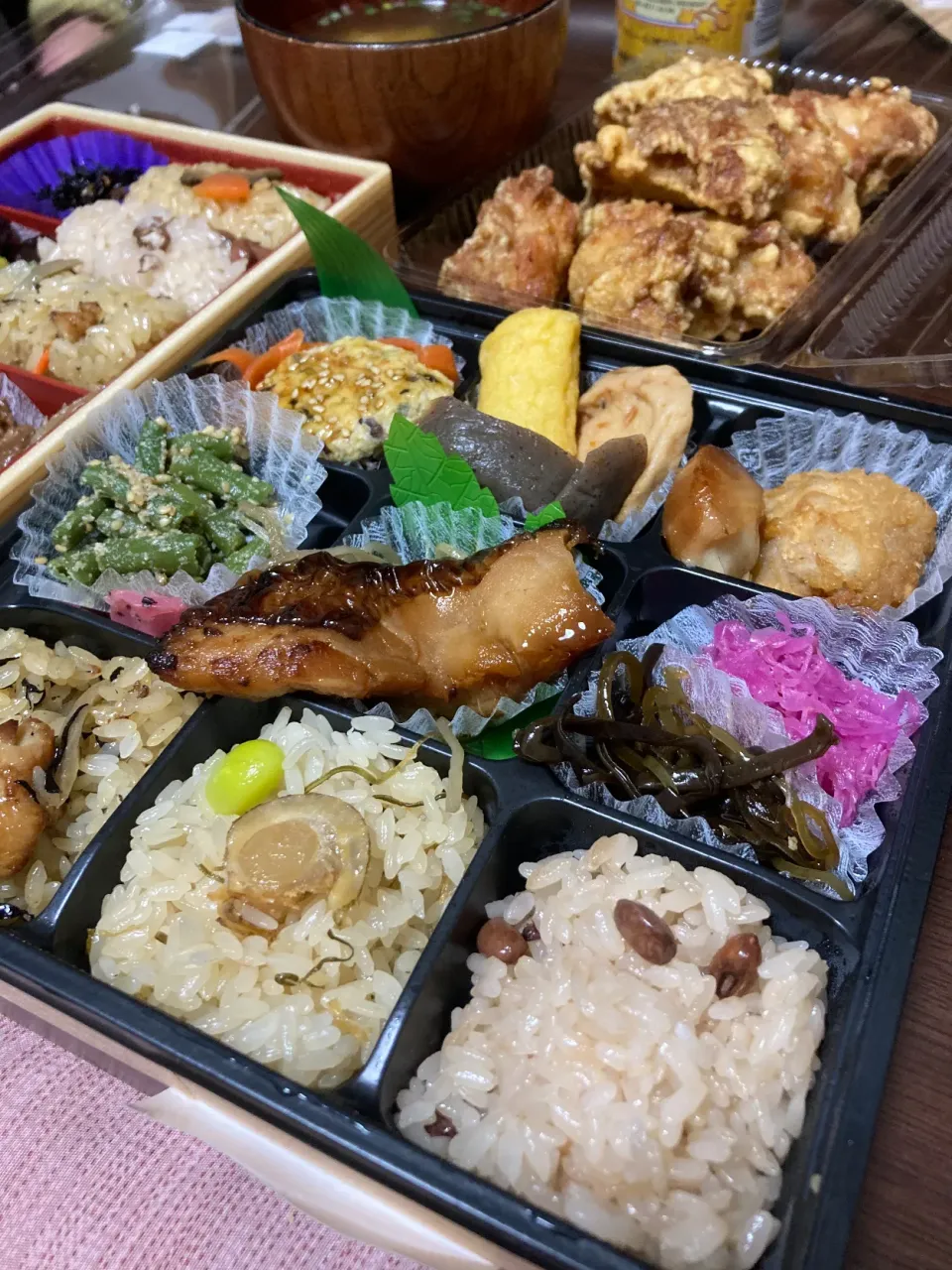 Snapdishの料理写真:12月12日晩ご飯。某百貨店の3割引お弁当🍱|あやさん