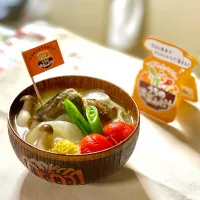 Snapdishの料理写真:晩ごはん 鯖缶と大根と色々野菜の味噌汁|砂雪さん