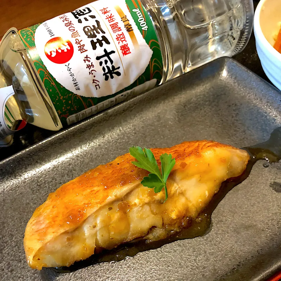 ふっくら柔らか赤魚の煮付け♪モニター当選ありがとうござます…日の出料理酒、砂糖、みりん、醤油、生姜、レモン汁で煮付けました。料理酒を使うと魚の臭みが気にならず、ふっくら、とても美味しく頂きました。色々試してみます♪|笙　みかんさん