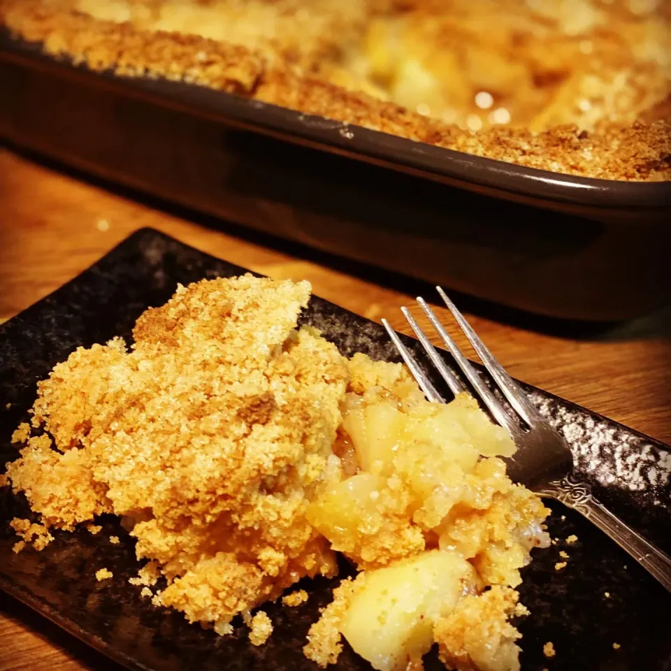 Brown Sugar & Maple Syrup Apple Crumble Pie 🥧 #homecooking #crumblepie #apples #baking|Emanuel Hayashiさん