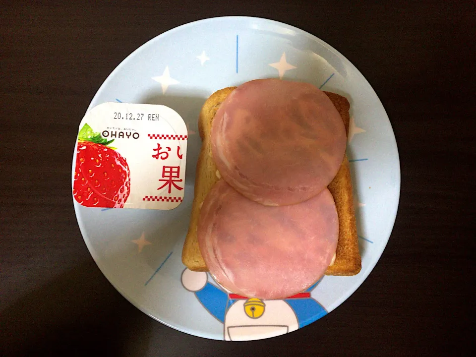 Snapdishの料理写真:ハムトースト•ヨーグルト|ばーさんさん