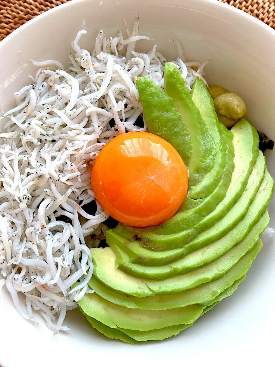 Snapdishの料理写真:アボカドシラス丼😋🥑🍚💕✨|アイさん