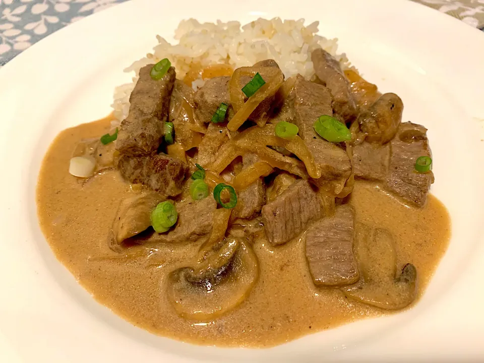 Snapdishの料理写真:Beef stroganoff|Sakieeeeenさん