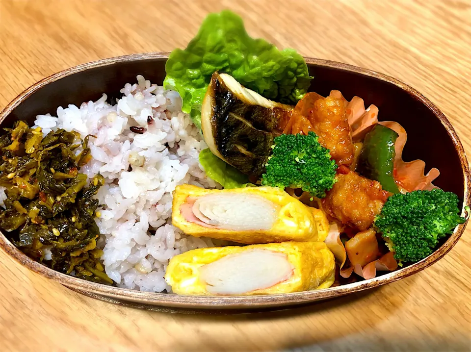 サラ弁　　　　　　　　　　　　　　　　　鶏のトマトソース煮　塩サバ　カニカマ卵焼き　辛子高菜|じゅんさんさん