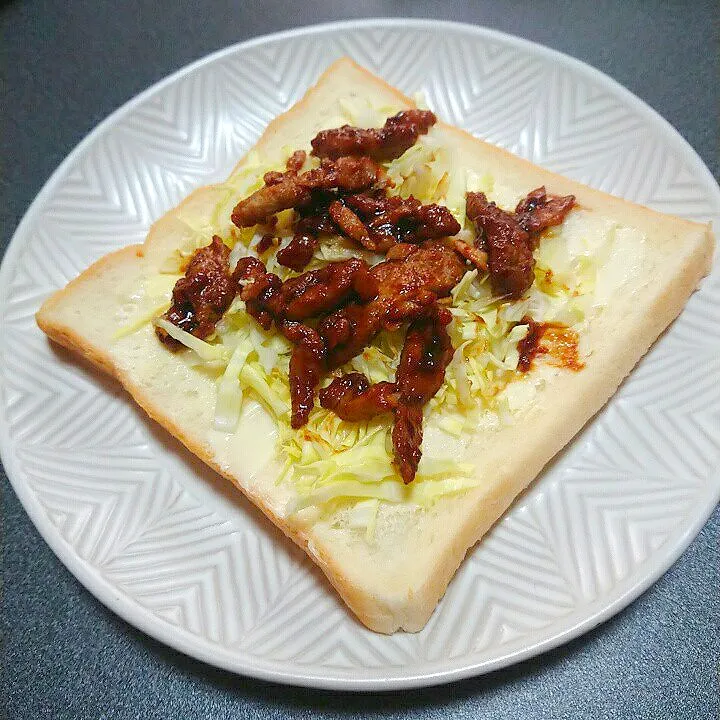 Snapdishの料理写真:八丁味噌味の大豆ミート食パンのっけ|jun(・x・)さん