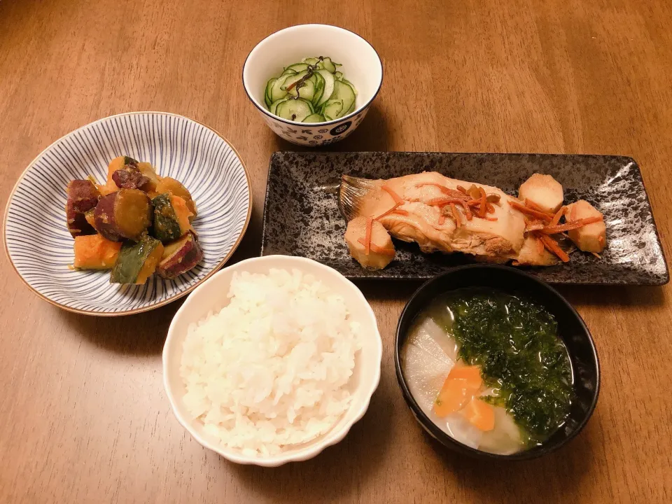 Snapdishの料理写真:かれいの煮付け定食|薫子さん