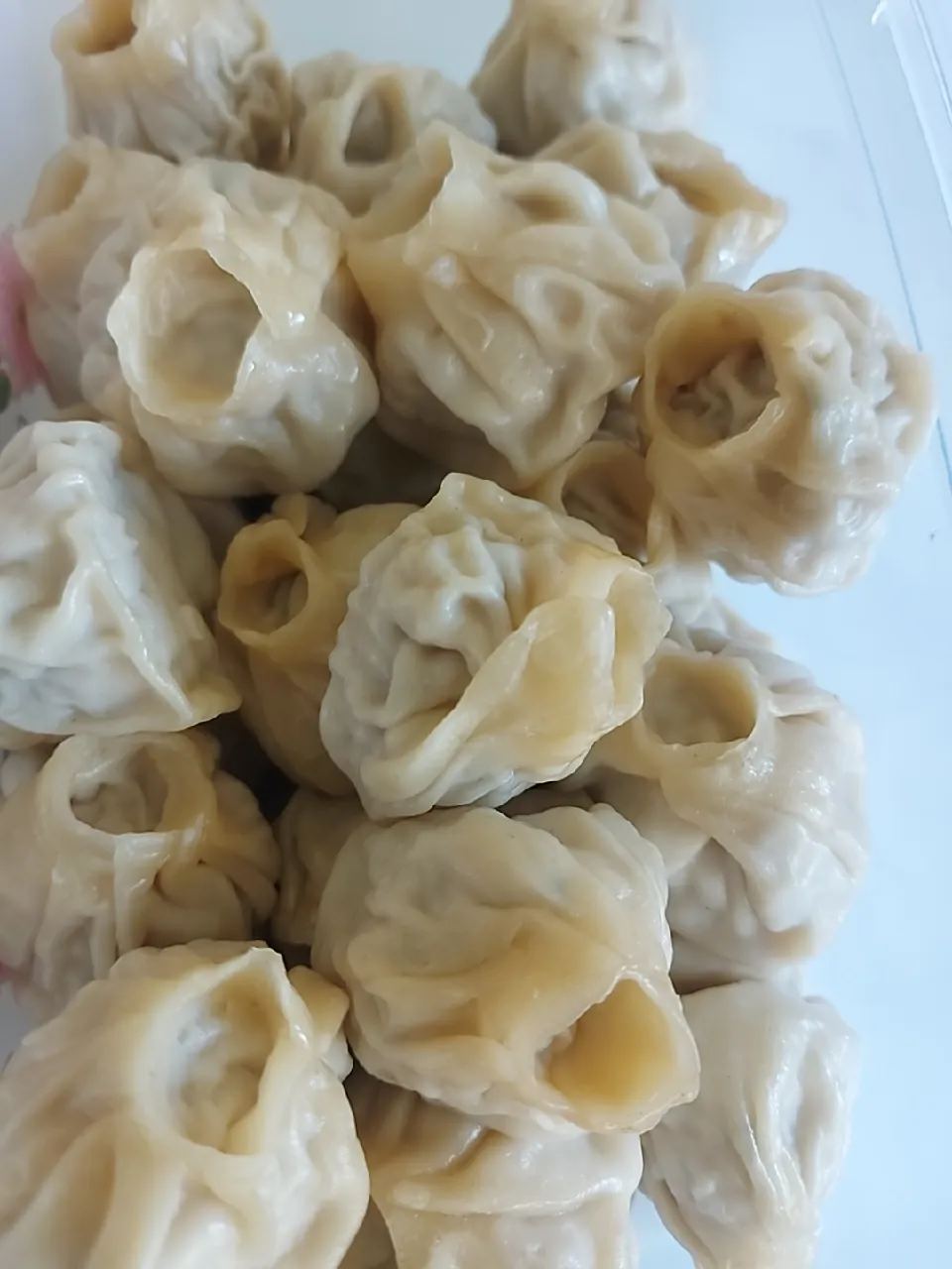 chicken momos|Nishant Kaintholaさん