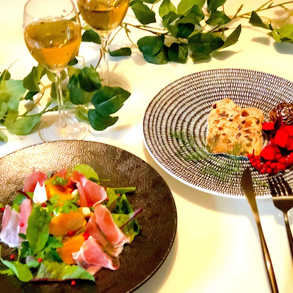 柿と生ハムのサラダ　シュトーレン🍷😊|あっこさん