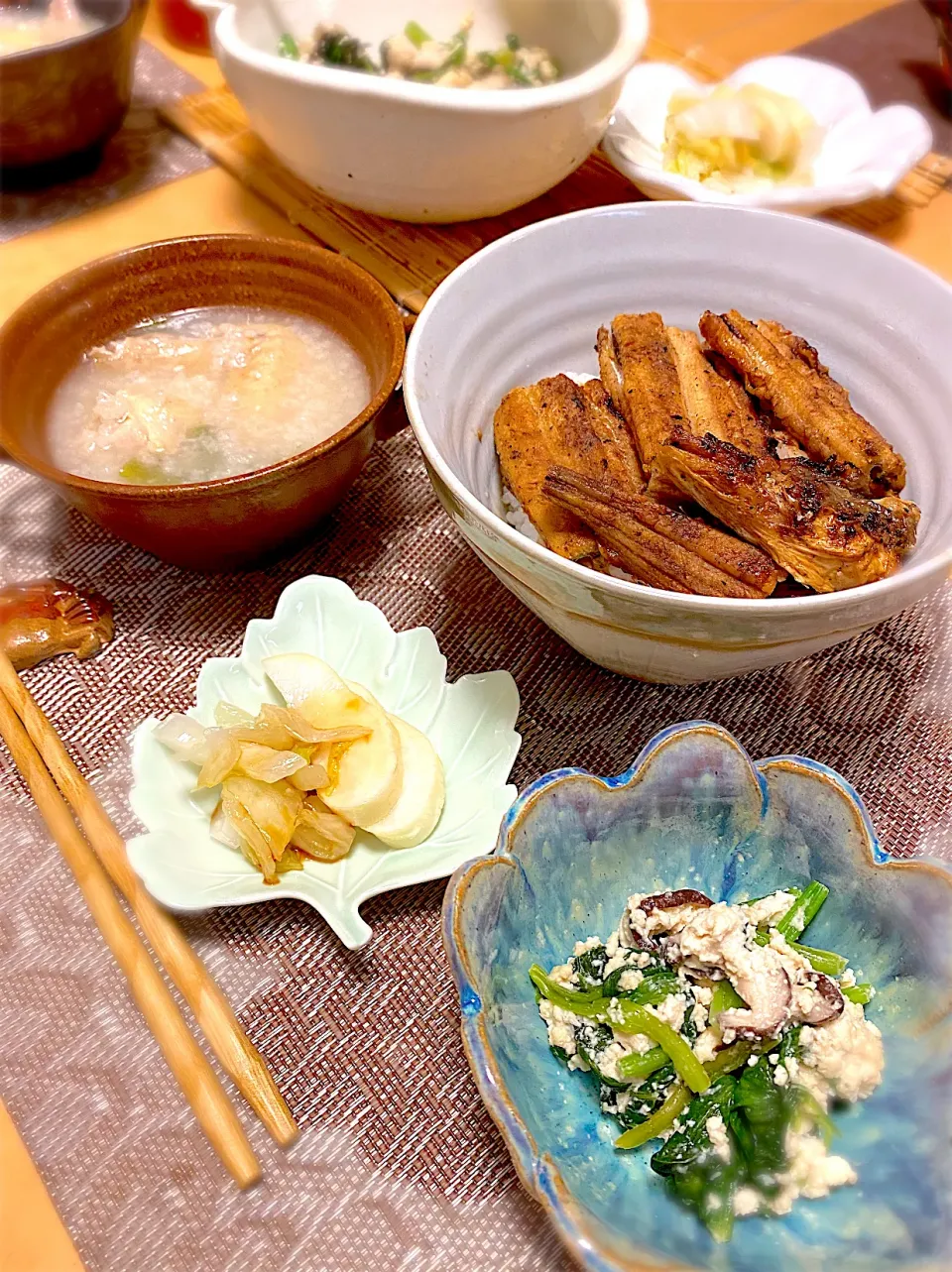 明石の穴子で穴子丼　ほうれん草と椎茸のしらあえ　参鶏湯|エトフさん