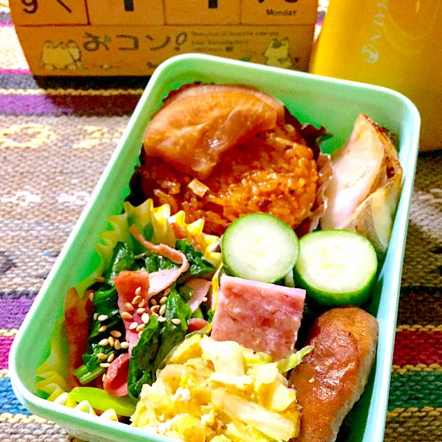 旦那への夜勤弁当 まぁるい焼ビビンバおにぎり弁当 おかずいろいろ 椎茸の軸とワカメのスープ コンソメ味 Akko Snapdish スナップディッシュ Id Ixpoda