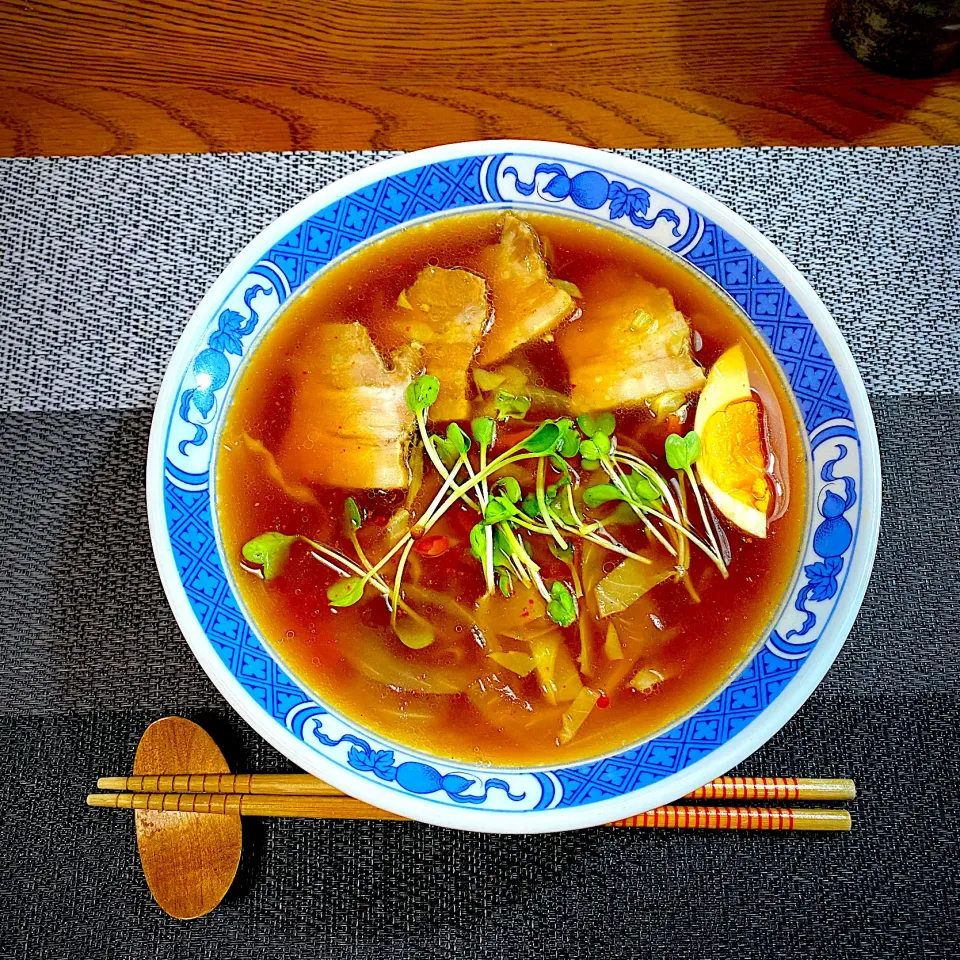 Snapdishの料理写真:醤油ラーメンたっぷり野菜とチャーシューと味玉子|yakinasuさん